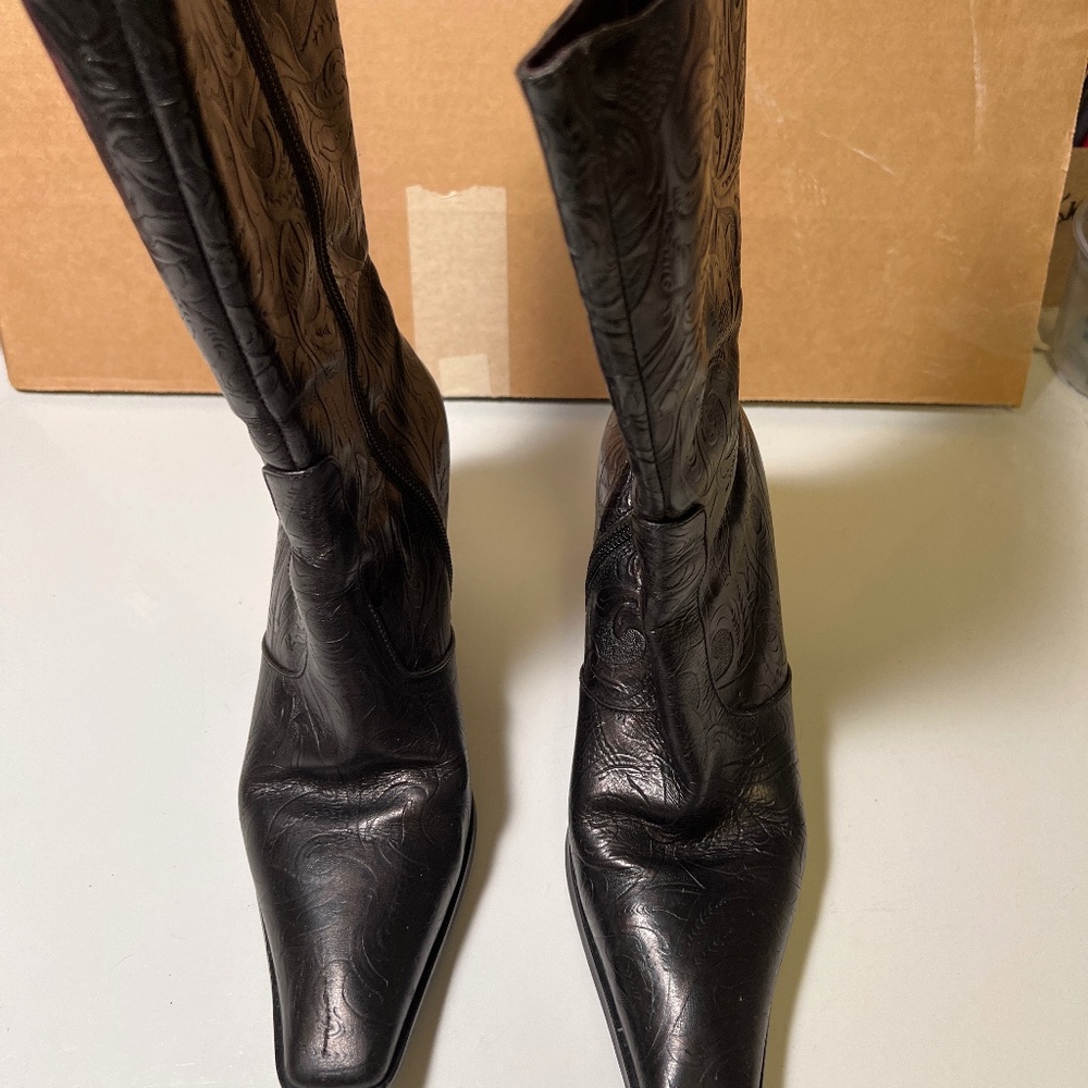 Cordani Black leather Italian embossed boots size 38 EUC